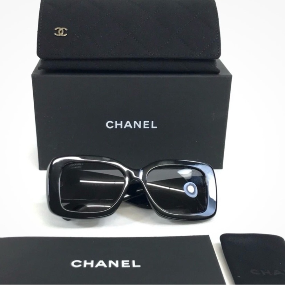 CHANEL Elegant Black Sunglasses polarized grey